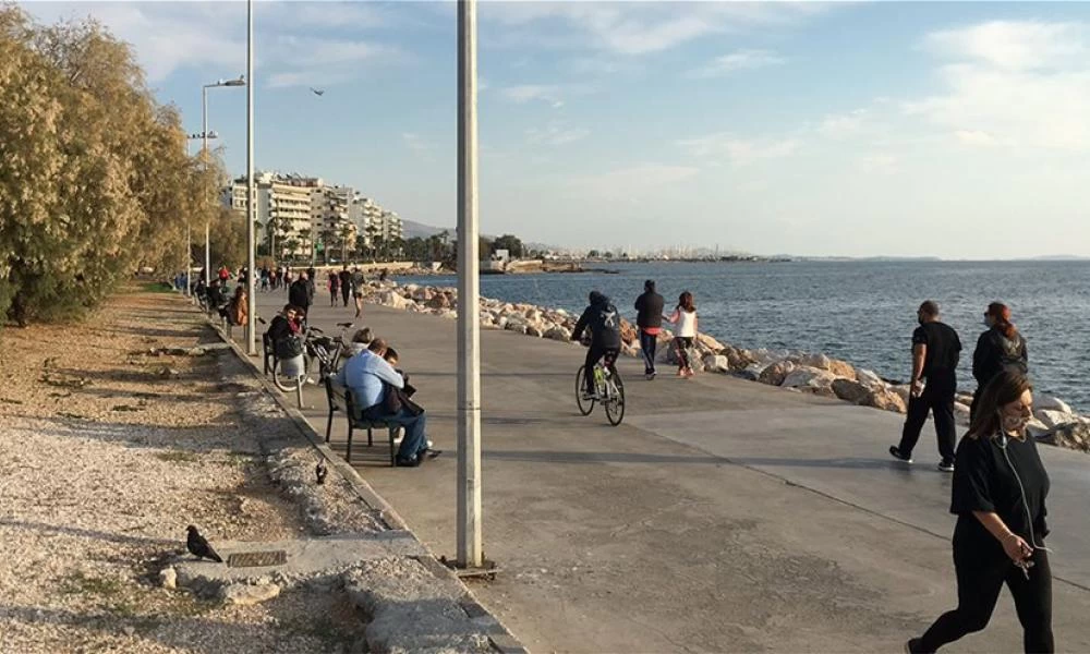 Στις παραλίες με "σύμμαχο" τον καλό καιρό οι Αθηναίοι